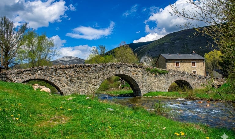 Puente románico en un río de la montaña de León