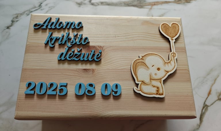 krikšto dėžutė su data, vaiko vardu ir drambliuku