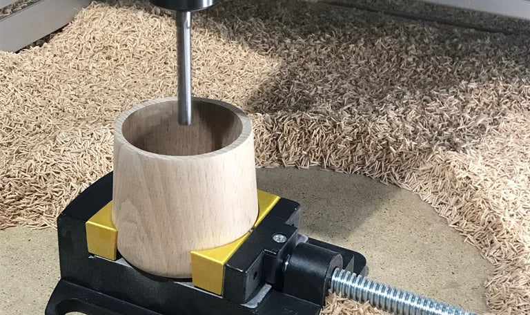 Pieza mecanizada en madera natural