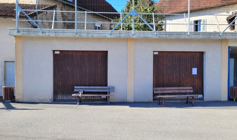 Façade avant réalisation d'une fresque peinte