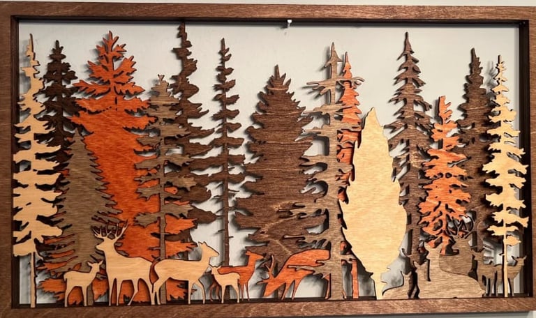 3D-Holzwandbild aus fünf gelaserten Schichten, Größe 30 × 28 cm. Detailreiches, warmes Naturdesign, 