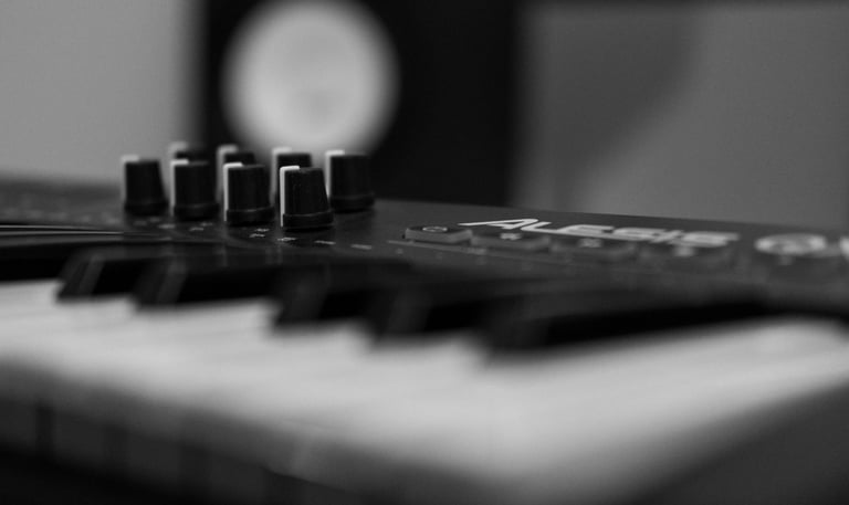 Sound design for films, series, TV and brazilian voice actor