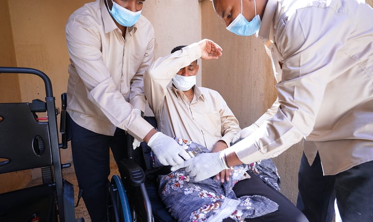 الكابتن والمساعد في خدمة العميل طوال الرحلة