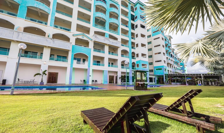 anylodge marina island swimming pool