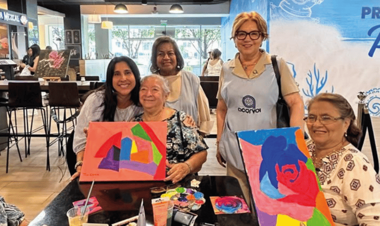 grupo de alumnas de arte