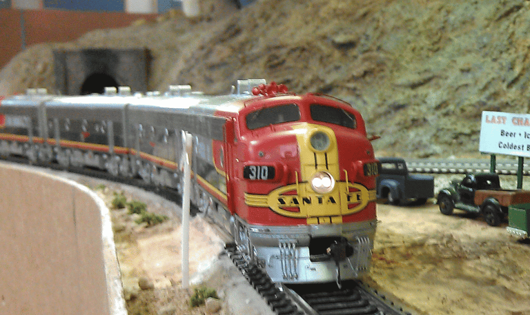 Santa Fe F7 traveling on the train tracks