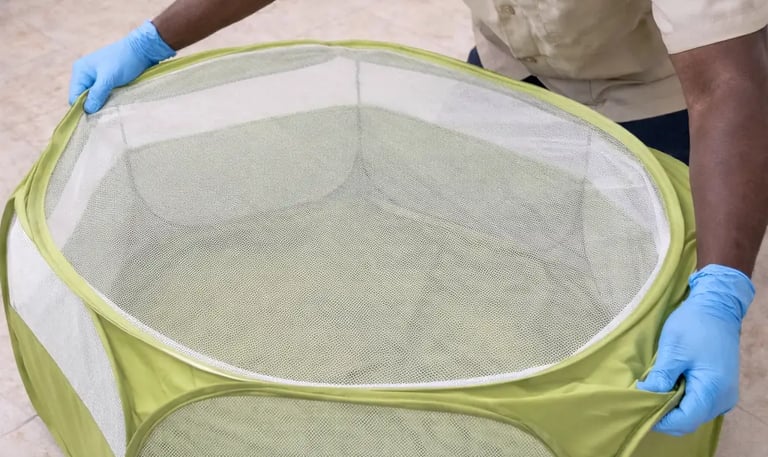 pose de la zone sécurisée pour animaux par un technicien 