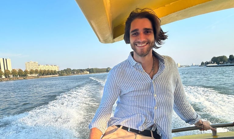 Luca Scopis durante un evento di divulgazione scientifica a Rotterdam