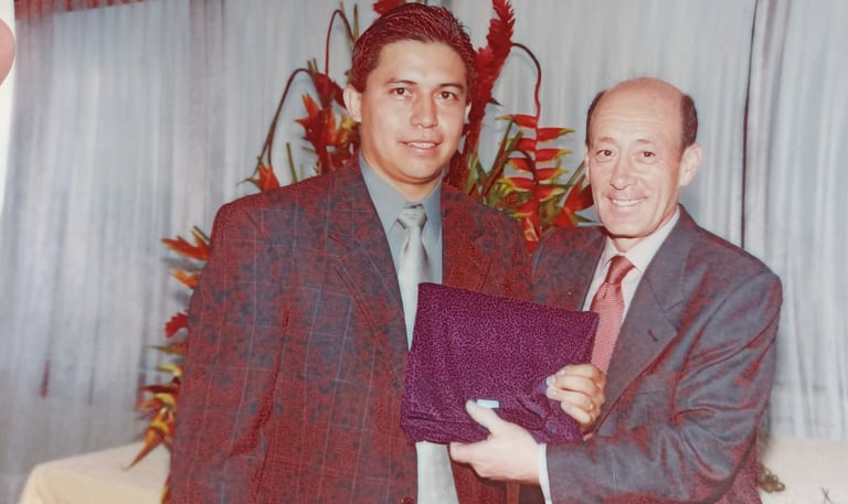 Aqui, recibiendo el premio a Mejor oficina de la Zona Norte en el Ranking de Calidad Total