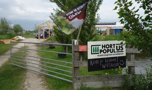 Hortus Populus toegang met welkomstbord