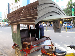 mousse isolante sur tuk tuk