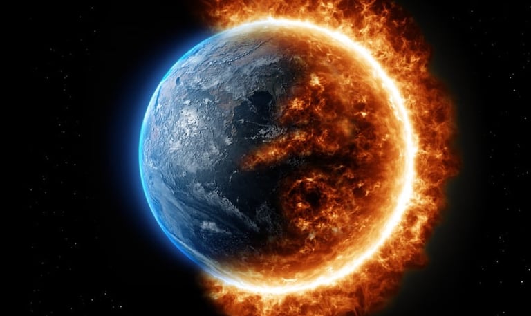 immagine del pianeta terra che da un lato è vivo e dall’altro prende fuoco 