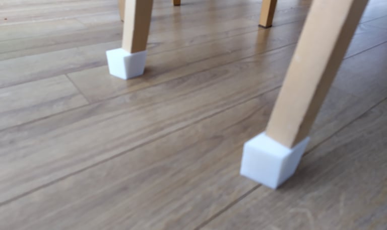 Cadeira sala com proteções