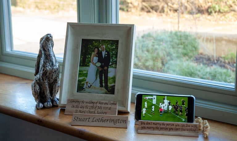 Wedding favours and phone cradles