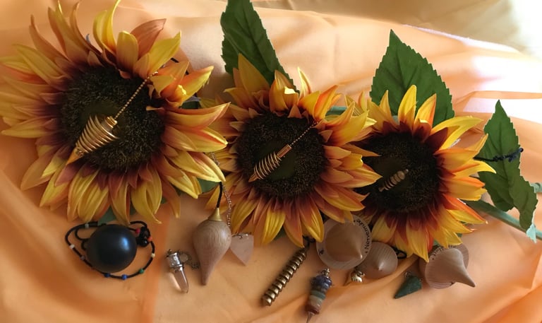 Pendel und Sonnenblumen