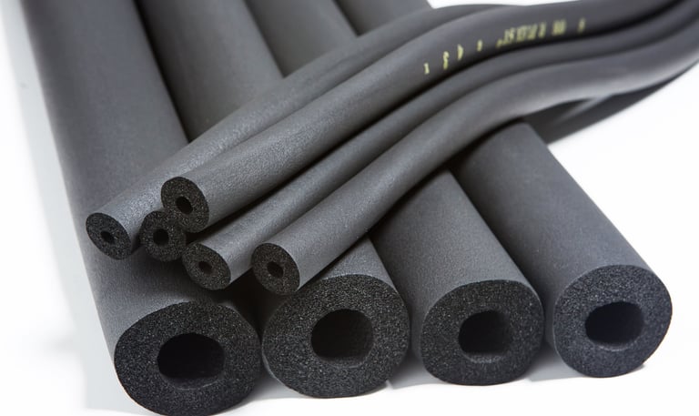 a bunch of black rubber tubed tubes with black rubber rubber