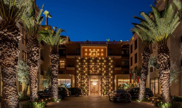 alt="piscine polyester marrakech pestana cr7"