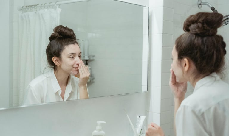 Certified therapist performing hydrafacial at Kandyan Aesthetics