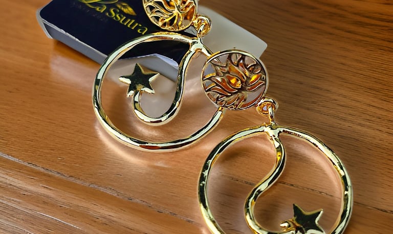 La Ssutra earrings of gold plated brass