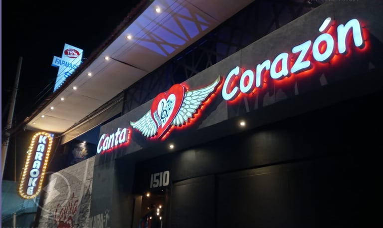 Decoración luminosa LED y letras 3D para restaurante, proyecto realizado en San Luis Potosí.
