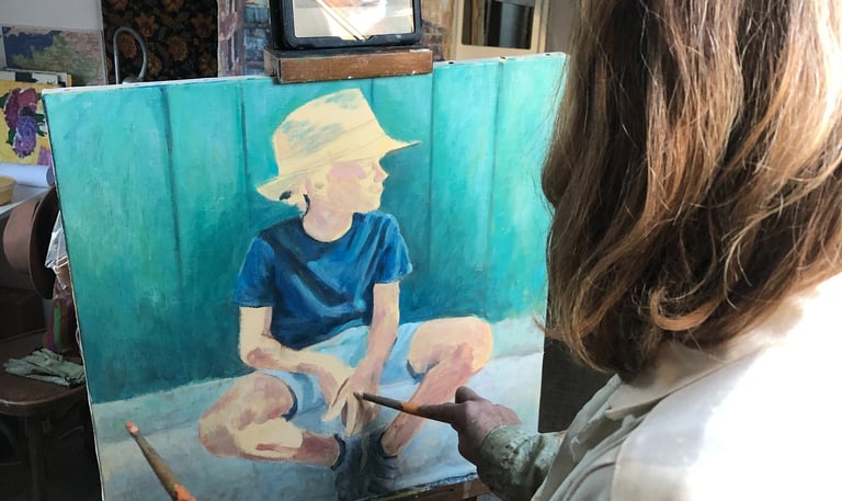 sybille ingold portraitiste dans son atelier de fontainebleau
