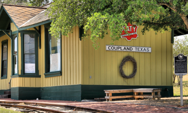 Professional water damage restoration company responding to emergency in Coupland, TX