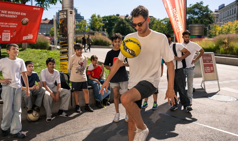 Paul Stich bei der Gaberl-Döner-Challenge im 10. Bezirk.