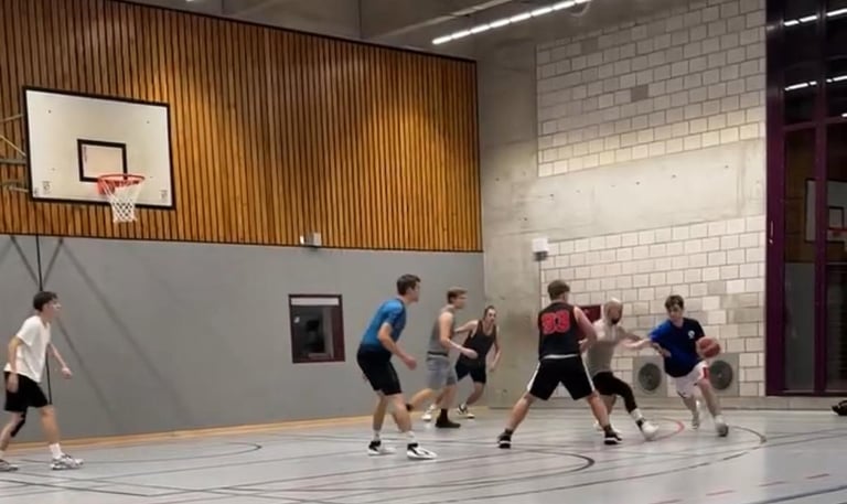 alt="Youth basketball team practicing on the court."