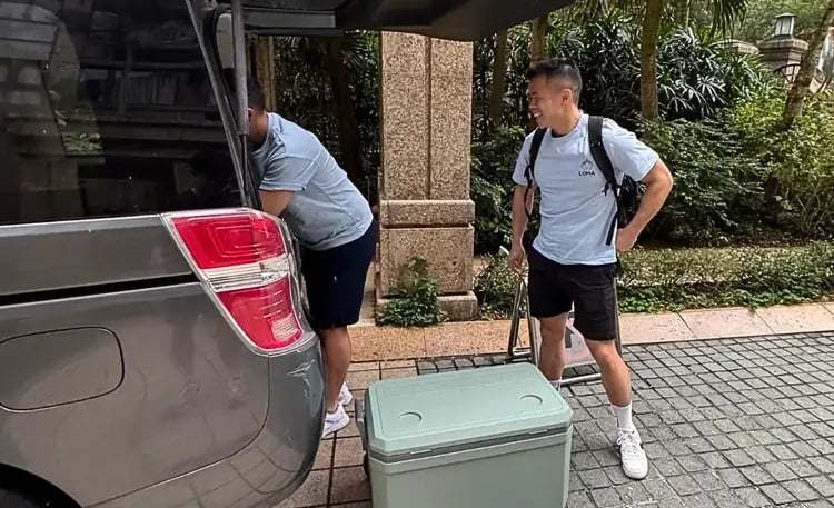 Loma mobile bar transportation arriving at a Mid-Levels private venue.