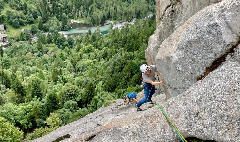 Trad climbing on Alba del Nirvana
