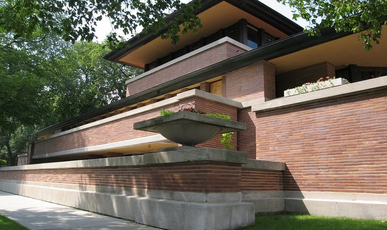 FL wright, a house with a long, narrow, concrete structure