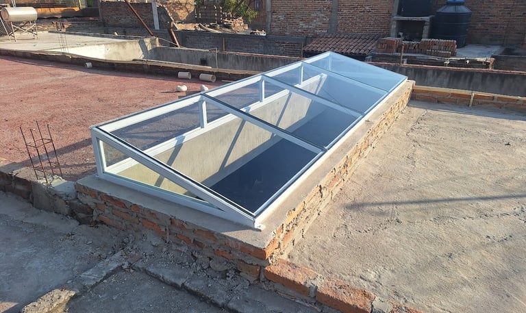 "Domo con inclinación para desagüe pluvial eficiente