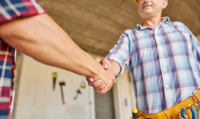 handyman shaking hands with a satisfied client after completing work in Auckland