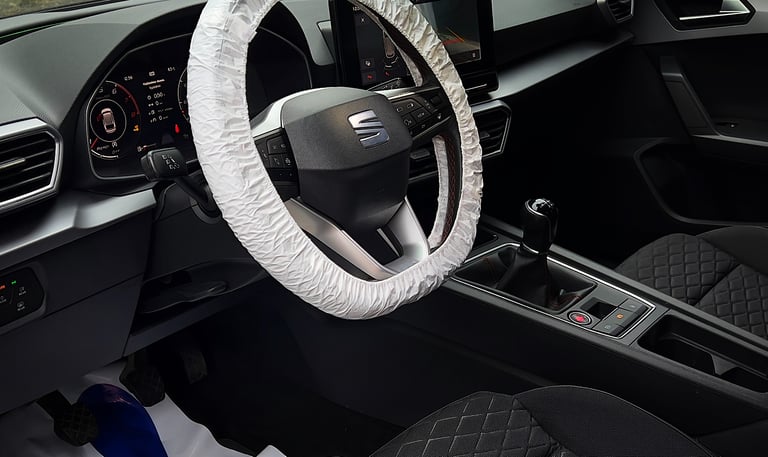  Salonų cheminis valymas/dažymas Atliekamas detalus cheminis valymas su daliniu arba pilnu salono