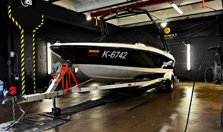  Lipdukų/reklamos gamyba, klijavimas Pavienių detalių kaip chromai, apdailos, langų apvadai, stogas,