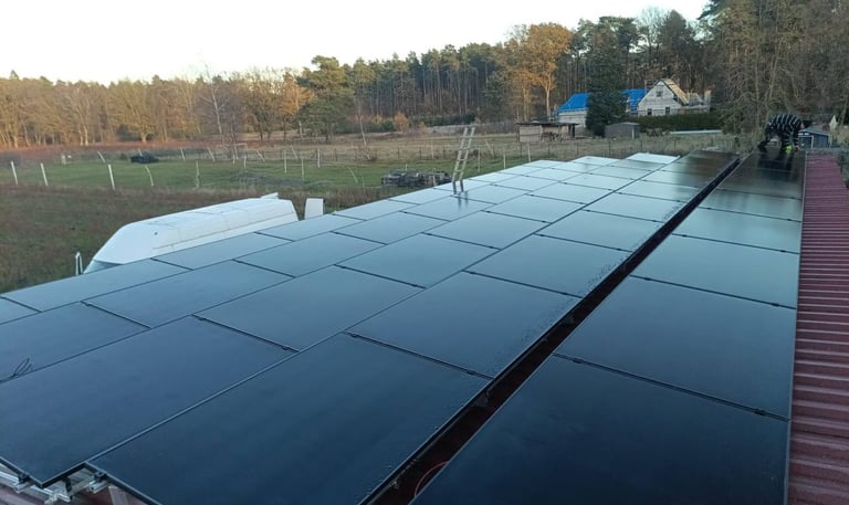 a solar paneled roof with solar panels Stadecken-Elsheim