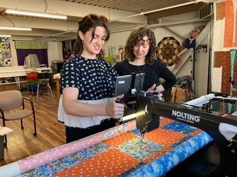 Quilting students at the longarm