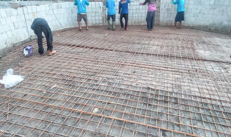 pemasangan gelaran kolam renang dengan gelaran 2 lapis.
