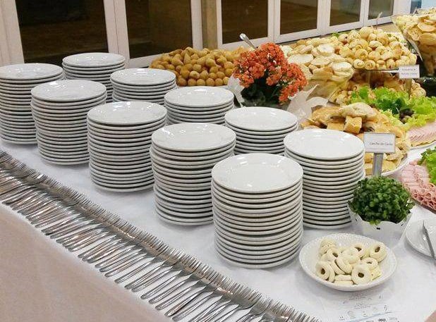 Locação de pratos e talheres para eventos - kits completos para festas e casamentos