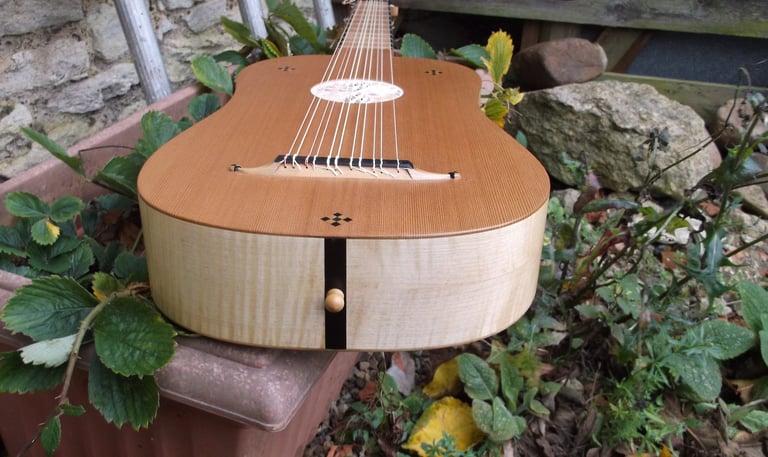 Vihuela in Maple with a cedar soundboard
