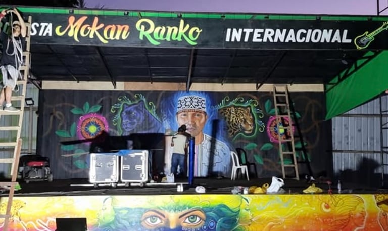 Mokan Ranko Internacional outdoor concert stage featuring colorful Shipibo Konibo mural art