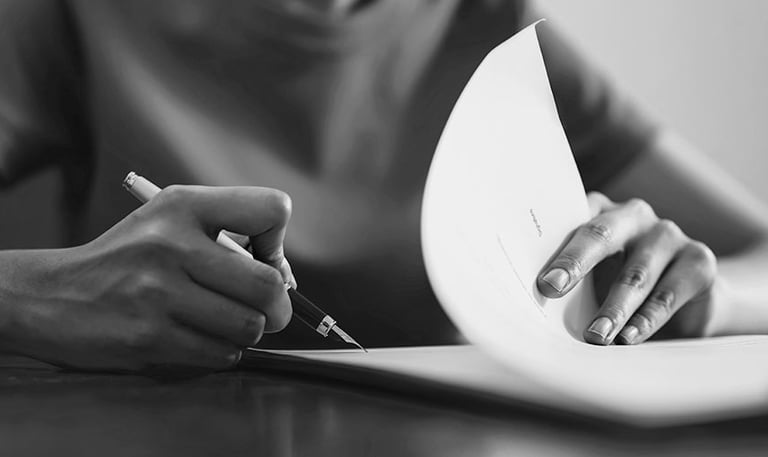 assinatura de documentos e apoio na documentação funerária prestado por funerária em Sintra