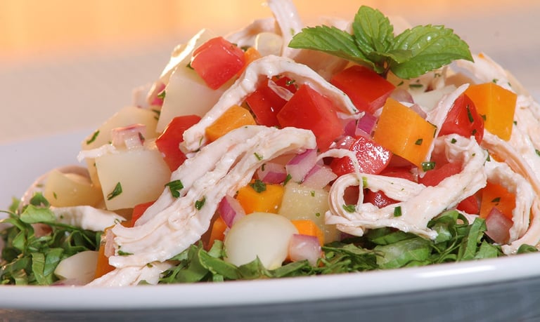 Salpicón de pollo, comida peruana