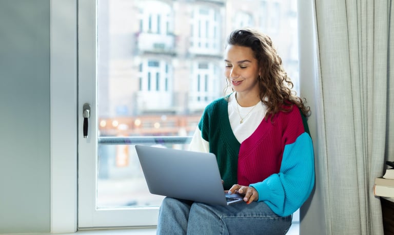 Founding a company, Woman with laptop, startup without capital