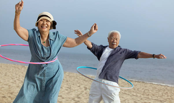 couple with hula hoops