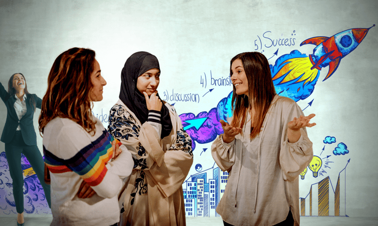 mulheres conversam sobre empreendedorismo feminino e ao fundo as etapas para o sucesso