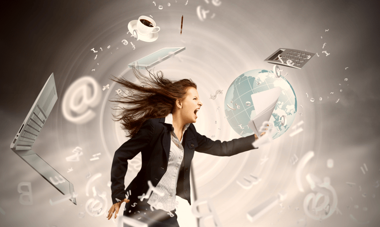 Mulher enfrenta desafios no mundo dos negócios on-line