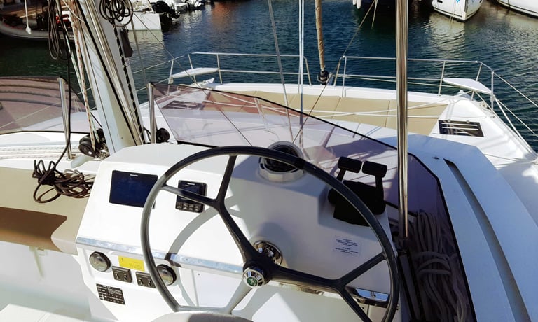 Katamaran Steuerstand Portisco