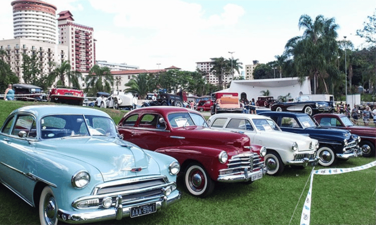 encontro de carros antigos em Água de Lindoia
