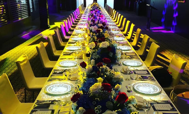 Table projection mapping projecting dynamic interactive visuals, creating unique dining experiences.